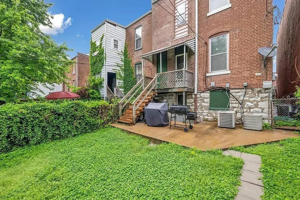 Charming Duplex On Quiet Street Apartment Saint Louis